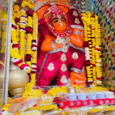 नलखेड़ा बगलामुखी मंदिर में पूजा सामग्री